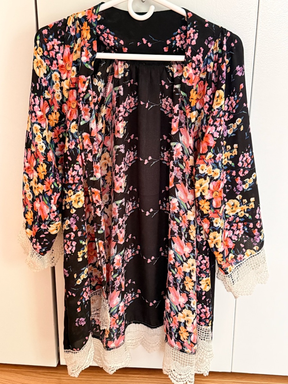 Floral Lace-Trim Satin Kimono Robe - Black/Pink Floral